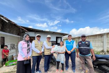 PLN Lampung salurkan 1.133 sembako untuk korban banjir di Lampung