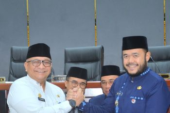 Wako Fadly Amran lakukan Sertijab dengan Penjabat (Pj) Wali Kota Padang Andree Algamar