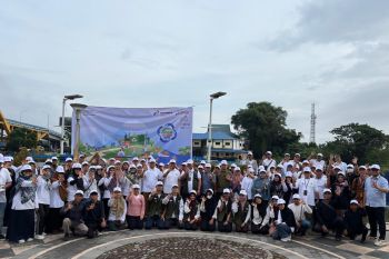 Pertamina Kilang Dumai ikut bersih pantai dan sungai
