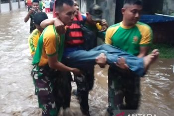 Kostrad kerahkan pasukan evakuasi korban banjir