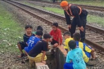 KAI Daop 2 Bandung larang masyarakat ngabuburit di jalur rel kereta