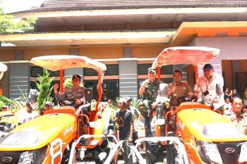 Kementan salurkan  alsintan guna perkuat ketahanan pangan di Sidrap