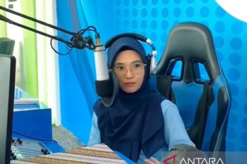 Mantan penyiar radio di Bukittinggi rilis lagu "Pulang Basamo"