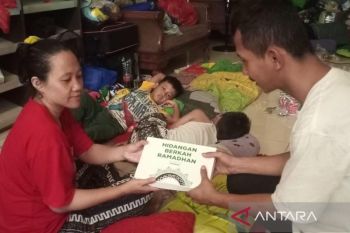 Baznas salurkan 2.200 hidangan sahur untuk korban banjir Jakarta