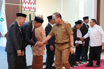 Gubernur Lantik lima anggota KIP Sulbar periode 2025-2029