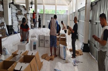 KPU Kulon Progo mengosongkan kotak suara Pilkada 2024 untuk pengarsipan