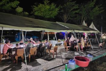 Satgas Madago Raya sediakan makan sahur gratis bagi warga Poso