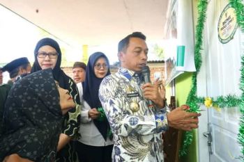 Pemkab dan Baznas Sidrap serahkan 1 unit RTLH kepada warga prasejahtera