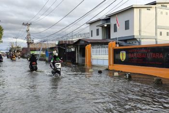 Sejumlah ruas jalan di HST terendam usai diguyur hujan lebat