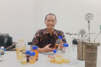 Profesor ITS kembangkan biofuel dari campuran biomassa dan plastik