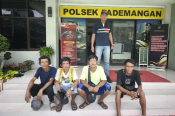 Polisi tangkap empat "Pak Ogah" yang kerap palak sopir di Pedemangan