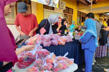 Golkar Mataram gelar pasar murah saat Ramadhan