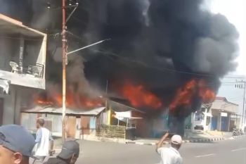 Polisi selidiki penyebab terbakarnya toko sembako di Alor