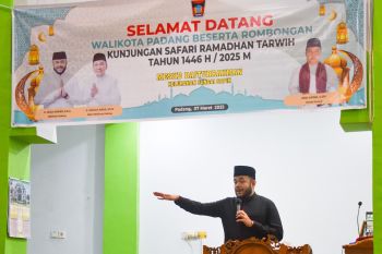 Wako Fadly Amran pimpin kunjungan Tim I Safari Ramadan Pemko Padang ke Masjid Baiturrahman Kuranji