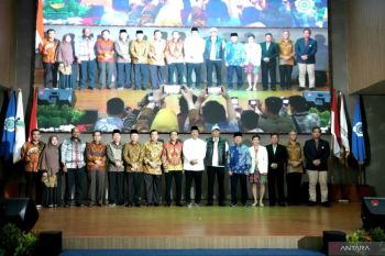 Mensos dengan sejumlah kampus teken MoU percepat pengentasan kemiskinan Jawa Barat