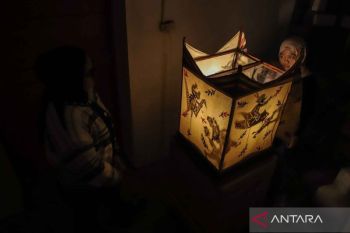 Pameran lukisan damar kurung semarakkan bulan suci Ramadhan di Gresik