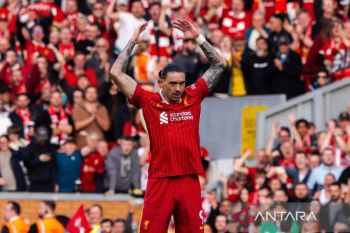 Arne Slot sanjung etos kerja Darwin Nunez