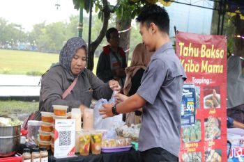 Pemkab Kulon Progo menggelar Pasar Ramadhan di Alun-Alun Wates