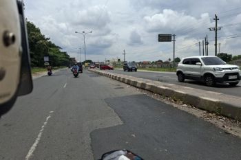 Pemprov Lampung lakukan perbaikan jalan berlubang menjelang mudik