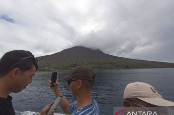 Badan Geolong imbau masyarakat  tak masuki radius bahaya Gunung Ruang Sitaro