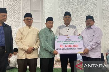 Melalui Momentum Safari Ramadan, Wagub Vasko Salurkan 3 Jenis Bantuan Kepada Masyarakat