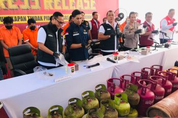 Bareskrim ekspos penetapan empat tersangka pengoplosan LPG di Gianyar