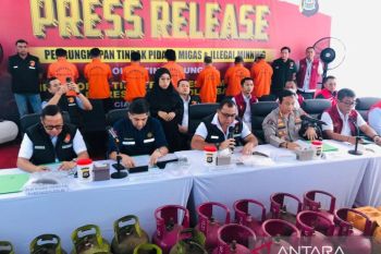 Bareskrim Polri bongkar pengoplosan LPG beromzet miliaran di Gianyar