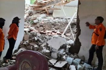 7 rumah rusak dan jalan di Cisarua Purwakarta amblas