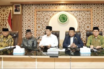 Kemenag menyerahkan bantuan untuk MUI sebesar Rp3 miliar