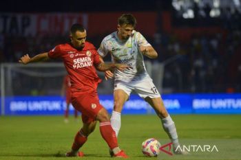Liga 1: Persib Bandung tekuk tuan rumah Semen Padang FC dengan skor 4-1