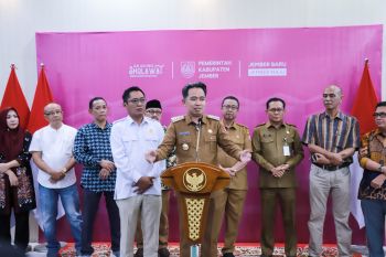 Bupati Jember buka layanan "Wadul Gus e" dalam program 100 hari
