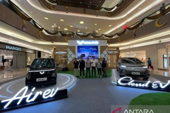 Wuling perkenalkan New Air ev dan New Cloud EV di Surabaya