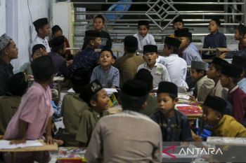 Belajar mengaji untuk anak-anak saat Ramadhan