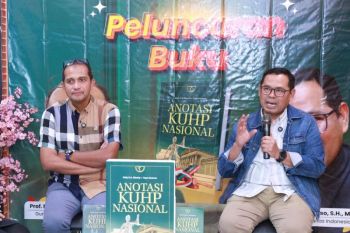 Dua guru besar luncurkan buku berjudul "Anotasi KUHP Nasional"