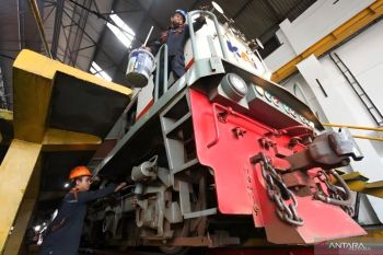 Daop Surabaya siapkan 58 lokomotif dan 417 kereta selama Lebaran 2025