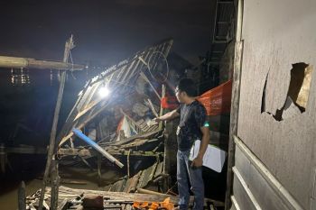 Polisi Palembang usut kasus tongkang tabrak rumah warga