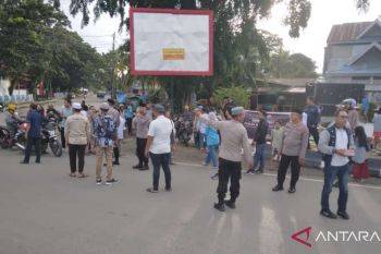 Polres Kolaka dan Wartawan berbagi takjil