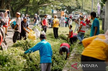 Bupati dan Wakil Bupati Dompu pimpin gerakan Jumat bersih