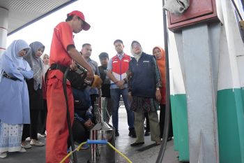Petugas gabungan sidak sejumlah SPBU dan agen LPG di Palu