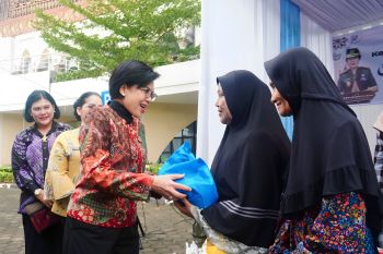 Kejati Sumbar beri bantuan masyarakat lewat program "Ramadhan Berbagi"