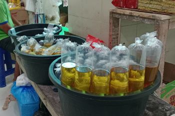 Warga Lombok Tengah diingatkan agar pandai membeli minyak goreng