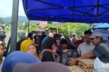 Pemkab Agam gelar gerakan pangan murah di delapan titik stabilkan harga