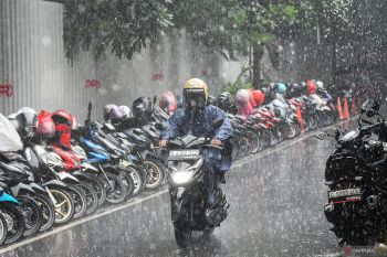 BMKG: Waspada hujan disertai petir hari ini