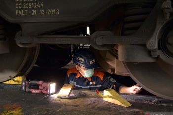 Persiapan lokomotif untuk angkutan lebaran
