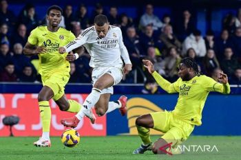 Dua gol Kylian Mbappe bawa Real Madrid ke puncak klasemen