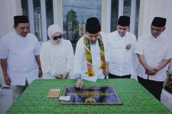 Gubernur Sulsel mengajak masyarakat memakmurkan masjid