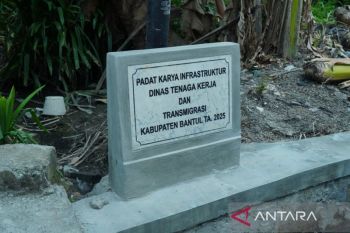 Padat karya bangun sarana perdesaan dan serap tenaga kerja
