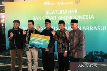 BSI distribusikan bantuan pesantren dan santunan yatim di Bukittinggi