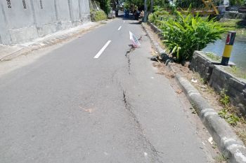Komisi III DPRD Mataram janji segera cek jalan rawan longsor
