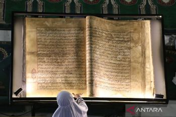 Masjid Al Akbar Surabaya pamerkan Al Quran kuno tulisan tangan warisan ulama nusantara